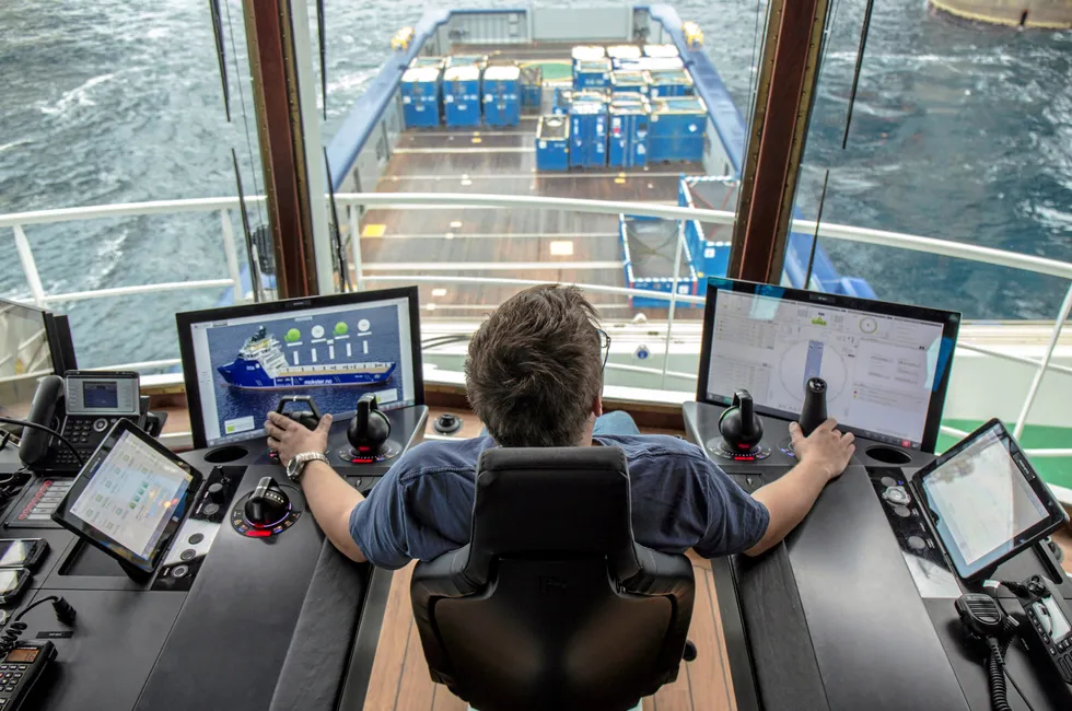 Simon Møkster Shipping sin «Stril Luna» på oppdrag.