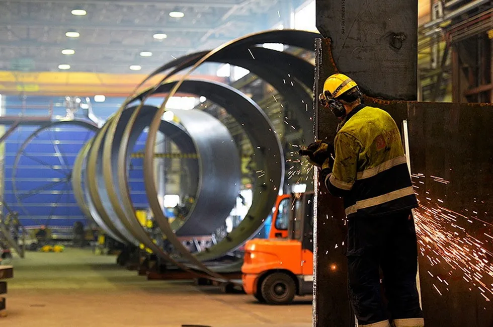 Momek har blant annet produsert sugeankre for Aasta Hansteen.