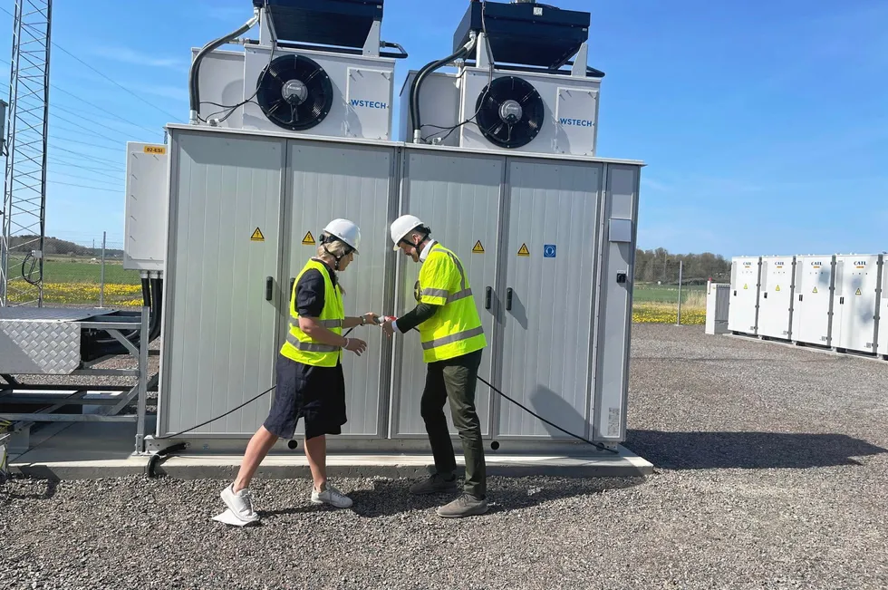 I mai i år markerte Ellevio åpningen av et nytt batterianlegg i Kungsbacka sør for Gøteborg. Batteriet skal ifølge selskapet kunne levere strøm til 3000 husholdninger.