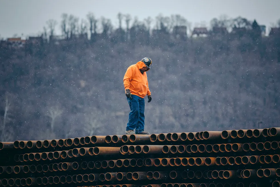 Dura-Bond Industries er en av stålbedriftene som forventer støtte fra politikerne i det 18. valgdistrikt til Representantenes hus i hovedstaden. Denne uken tok demokratene en overraskende seier med en konservativ kandidat. Foto: Johannes Worsøe Berg