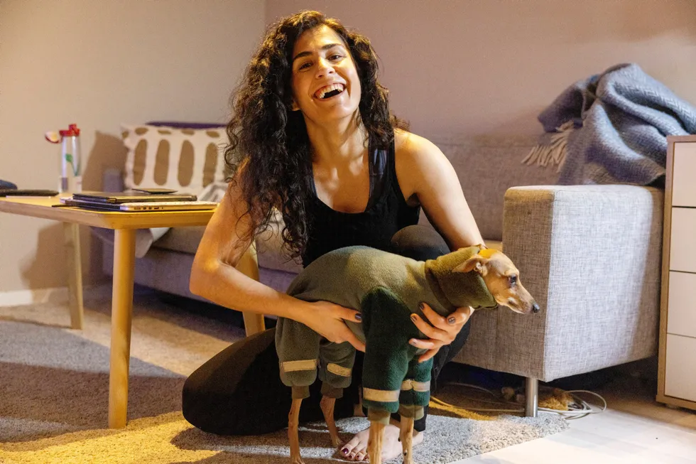Det tok rundt et halvt år før Halat Sophie Askari begynte å tjene penger på Youtube og Etsy, likevel ga hun ikke opp: – Det er viktig at man fortsetter selv om det ser ut som det ikke går veien, sier hun.