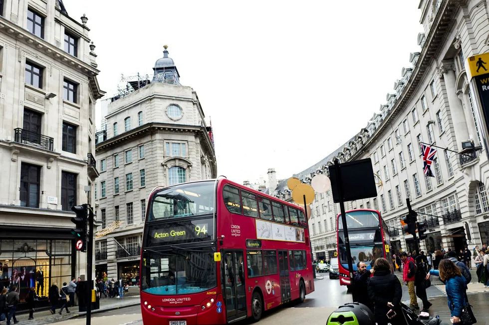 Oljefondet har siden starten høstet gevinster av en relativt stabil og velorganisert internasjonal orden. Det er også lett å se at for en investor er det hensiktsmessig å ha klare mål og enkle regler. Bildet er fra Regent Street i London.