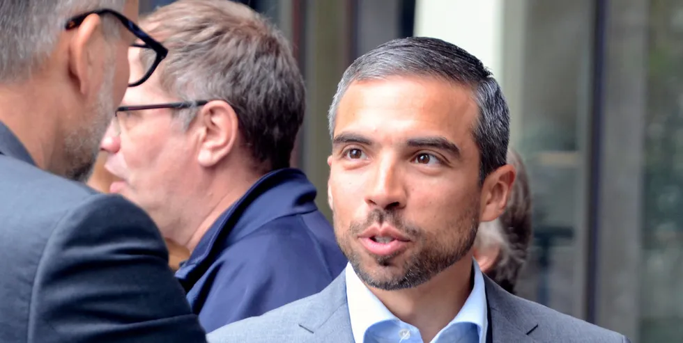 – Strategien ligger fast, og den jobber vi videre etter. Men situasjonen er abnormal for alle og enhver. Kundebehovet slik det var for 12 måneder siden, har kanskje endret seg, sier Pablo Barrera, konsernsjef i Haugaland Kraft.