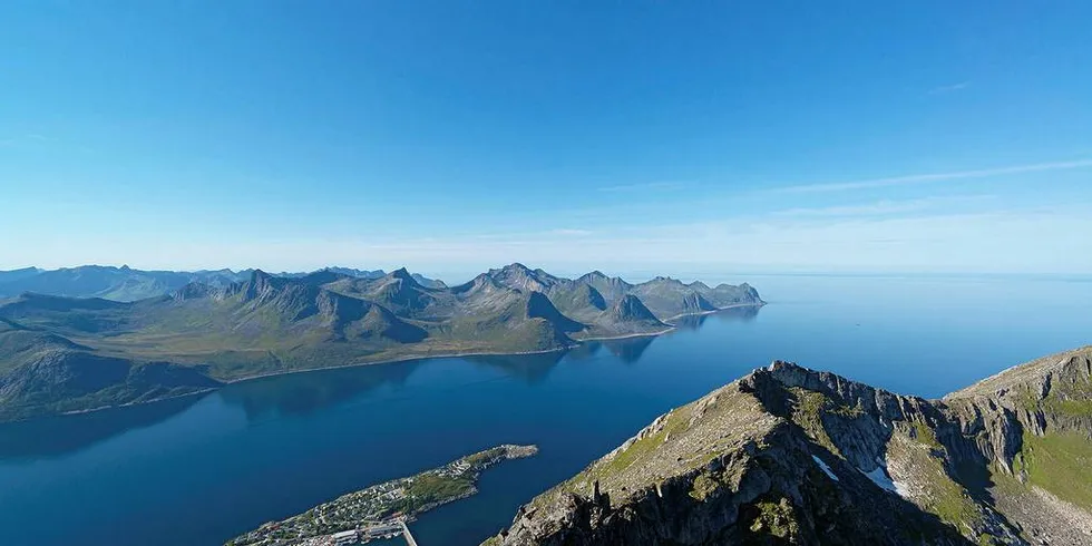 SENJA: Husøya på Senja i Troms. Foto: Summitphoto @ Roy Alapnes