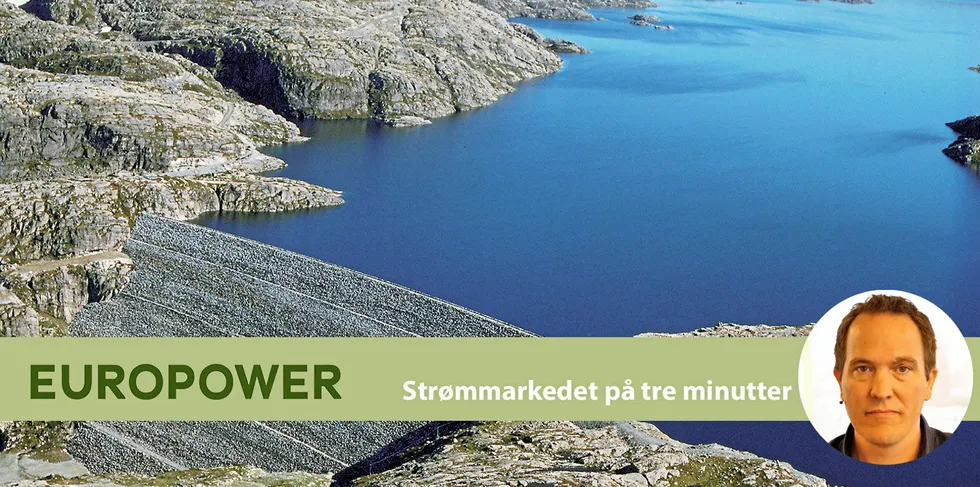 Det ligger mange forslag på bordet under energiministermøtet i Brussel i dag. Markedets tolkning har ført til drastiske prisnedganger på råvarer. Strømprisene følger etter nedover.