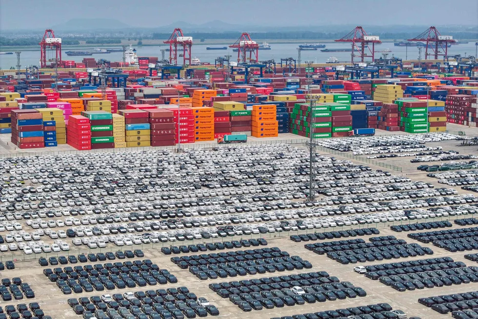 Det er færre containerskip på vei fra Kina til den amerikanske vestkysten. Her fra Nanjing Kina.