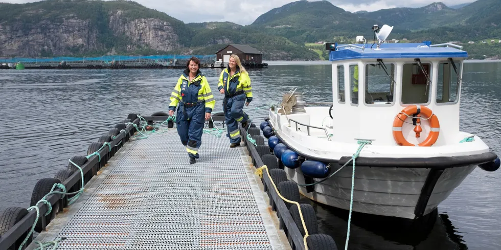 Daglig leder Bjørg M. Holmefjord Antonsen i Bolaks, sammen med datter Karina Antonsen Hjelle som er nestleder i selskapet.