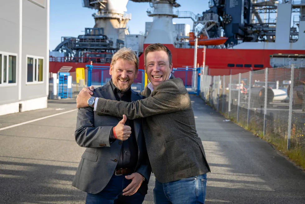 Ekte oppkjøpsglede: I dag ble det klart at GMC kjøpte Kvaleberg. Begge to selskapene er kjente navn innen maritim industri. Fra venstre: Kenneth Kvaleberg (daglig leder Kvaleberg AS) og Stian Waage (daglig leder GMC HVAC AS).