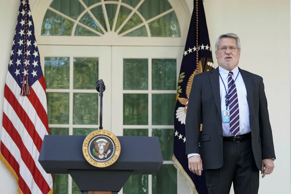 Bill Shine er president Donald Trumps femte kommunikasjonssjef som går av. Her i Rosehaven utenfor Det hvite hus.