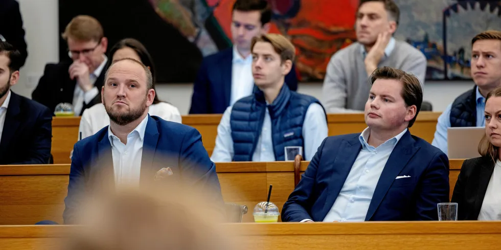 Jon Georg Dale fra First House (foran til venstre) og Herman Aleksander Dahl (t.h) fra Nordea Markets var blant innlederne på et miniseminar om grunnrenteskatt hos BAHR mandag.