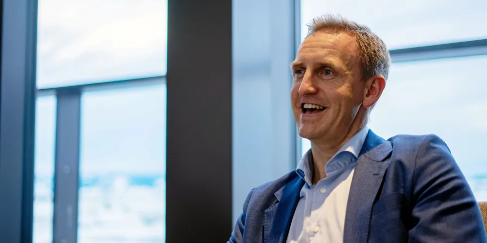 – Når man skal forstå situasjonen i dag, kan det være en fordel å komme inn med blanke ark, sier Henning Olsen som kom utenfra og ble sjef i Eidsiva.