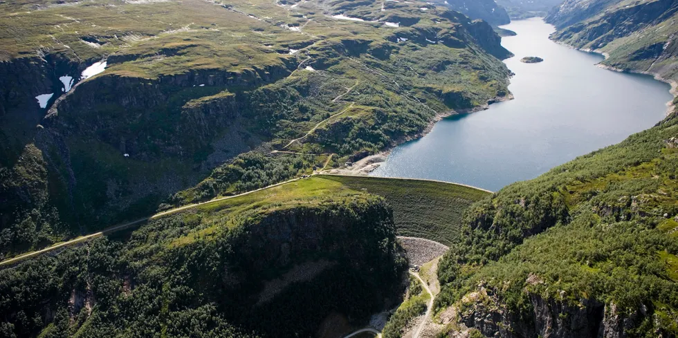 For å imøtekomme damsikkerhetsforskriften, må Viddalsdammen oppgraderes. Skanska har nå undertegnet avtale med Hafslund Eco om å utføre arbeidet.