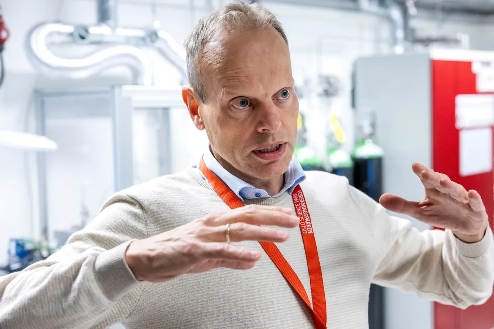 En container i hagen på Røa kan bli brikken som løser det største problemet med solenergi, skrev DN om gründer Bjørn Brandtzæg (bildet) og hans Photoncycle tidligere i mai.
