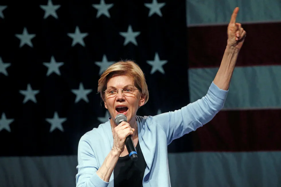 Senator Elizabeth Warren krever at president Donald Trump stilles for riksrett på bakgrunn av opplysningene som kommer fram i spesialetterforsker Robert Muellers rapport.