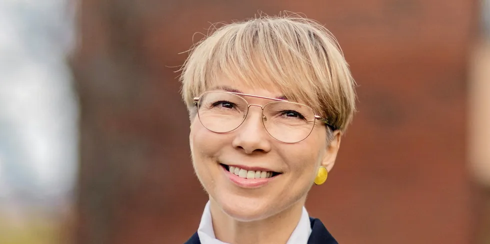 Kommunedirektør Ellen Beate Lundberg i Fauske kommune sier folk i området har blandede følelser knyttet til en mulig vindpark. – Jeg oppfatter at mange er avventende, og samtidig at det er en nysgjerrighet, sier hun.