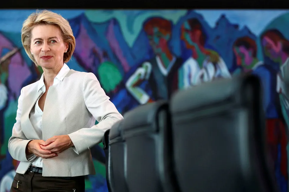 Tysklands forsvarsminister Ursula von der Leyen kaller Norge en «drømmepartner» for tettere forsvarssamarbeid. Foto: Hannibal Hanschke/Reuters/NTB Scanpix
