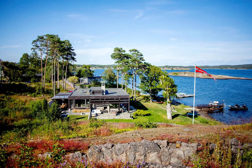Det har oppstått problemer med John Markus Lerviks strandeiendom i Larvik.