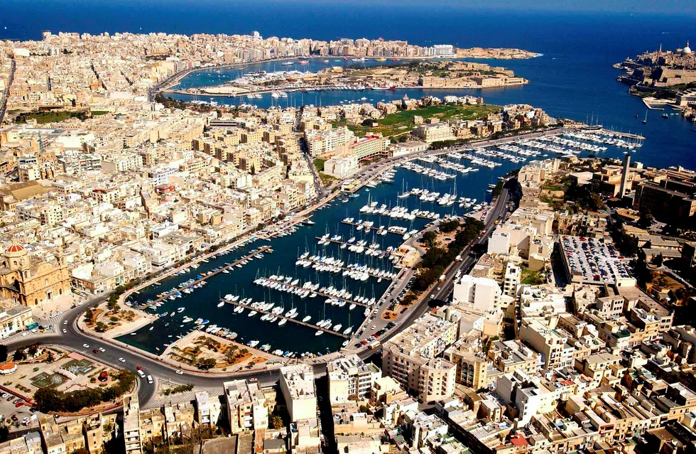 Min advokat har bedt KPMG på Malta om å rette opp alle feilene umiddelbart. Når KPMG gjør sine korreksjoner, så håper jeg et maltesisk nettsted på nytt omtaler saken. De trenger ikke kontakte meg denne gangen heller, men jeg håper inderlig at Dagens Næringsliv snapper opp nyheten da en sak alltid har to sider, skriver artikkelforfatteren. Bildet er fra hovedstaden Valletta, Malta.