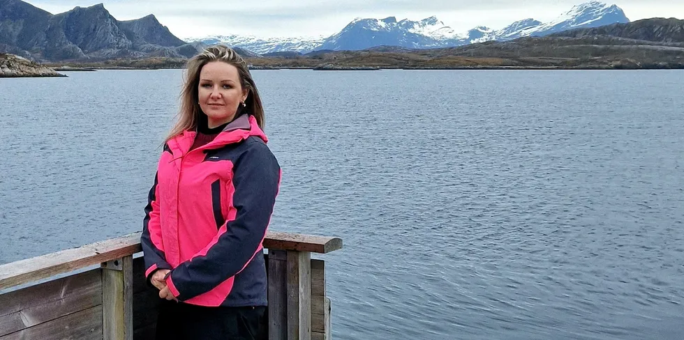 Kristine Ødegård er ny kvalitetskoordinator i Gigante Salmon Rødøy, og har flyttet til Rødøya sammen med samboeren Frode Fredriksen (37) og deres to barn Tor-Alvin (9) og Zakarias (6).