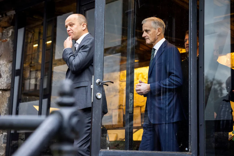 Finansminister Trygve Slagsvold Vedum og statsminister Jonas Gahr Støre la frem skatteforslag i forrige uke. Det ser ut som om regjeringen har lett etter penger for å finansiere høyt, offentlig forbruk, skriver artikkelforfatteren.