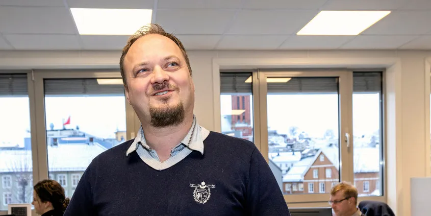 – Underliggende er vannverdien flyttet fra 200 euro/MWh til 400 euro/MWh. Det kan du se på de høyeste timeprisene søndag, som lå på 380-390 euro i NO2, forklarer analysesjef i Volue Insight, Tor Reier Lilleholt. De prisene kan komme til syne igjen når vinden løyer i Danmark.