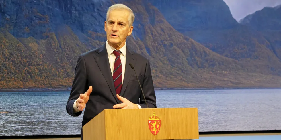 Nøyaktig hva klimamålet vil bety innenlands i Norge, er ikke helt klart. Norge har et tett klimasamarbeid med EU, og utslippsmålet skal nås i samarbeid med EU og Island.