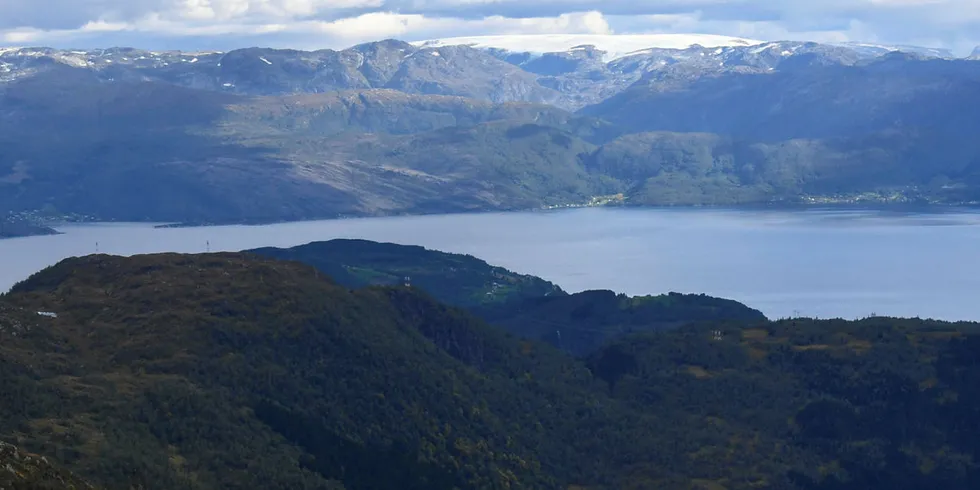 Vakkert og utfordrende: Det ville terrenget er både en ressurs og en utfordring for Energiselskapet Hardanger.