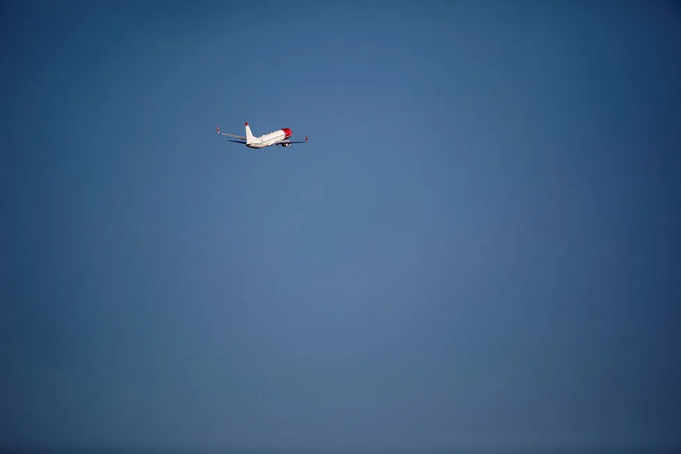 Et Norwegian-fly tar av fra Oslo lufthavn.
