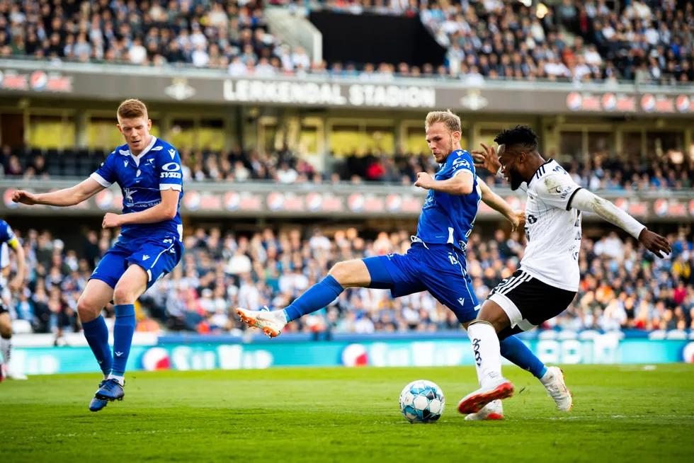 Når Rosenborg møter Sandefjord på Lerkendal den 16. mai, tjener Rosenborg én million kroner ekstra, skriver Alex Krumer og Hallgeir Gammelsæter. Her fra 16. mai-kampen på Lerkendal i 2019, mot Haugesund (0-2).