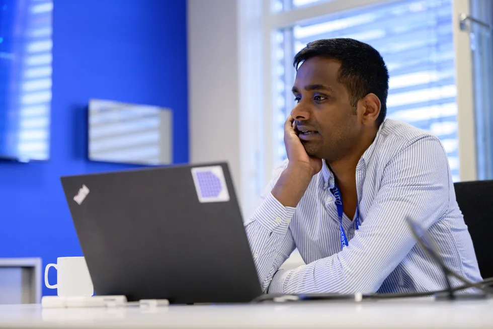 Daro Navaratnam, gründeren bak Dintero. Selskapet utvikler programvare som forenkler betalingsløsninger blant annet for plattformselskaper. Foto: Fartein Rudjord