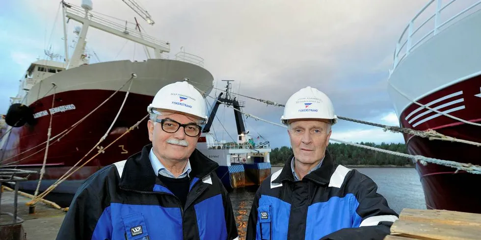 Fornøyde: Konsernsjef Rolf Fiskerstrand (t.v.) og administrerende direktør Magne Standal ved Fiskerstrand verft i Sula kommune på Sunnmøre gleder seg over regjeringens forslag om å utvide GIEK-ordningen til å omfatte skip som skal brukes i Norge.Foto: Fridgeir Walderhaug