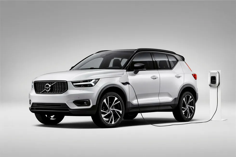 Neste år kommer Volvo XC40 som merkets første elbil. Her er det ladbare hybrid-varianten av den kompakte suven.