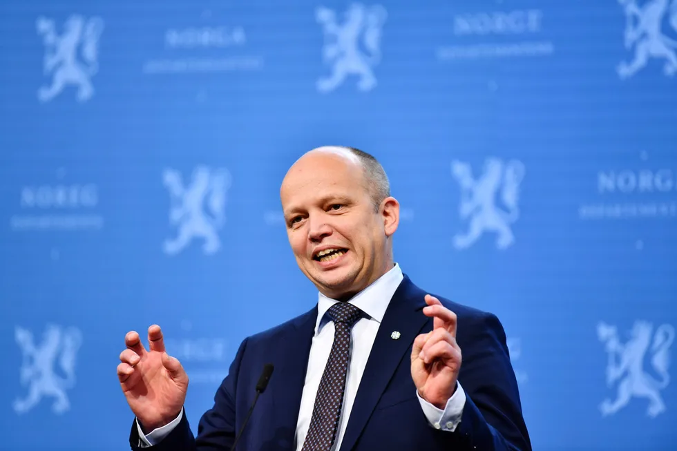 Finansminister Trygve Slagsvold Vedum varslet under pressekonferansen tirsdag flere økonomiske tiltak.
