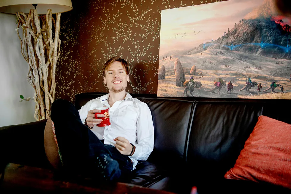 I fjor dro Sindre T. Jenssen inn fem millioner kroner på kryptovaluta. Han jobber til vanlig som låtskriver og musikkprodusent.