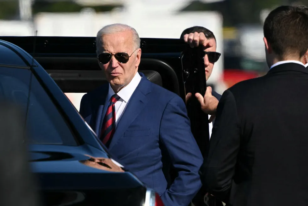 USAs president Joe Biden og hans administrasjon har brukt flere år på å gå igjennom tollpakken ekspresident Donald Trump innførte. Neste uke legger de trolig frem en oppjustert av tollsatsene.