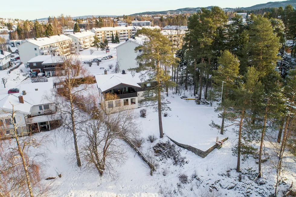 Nabo skal ha observert to fiskere med telelinse i nærheten av Anne-Elisabeth Falkevik Hagens hjem på Fjellhamar i Lørenskog i dagene før hun forsvant.