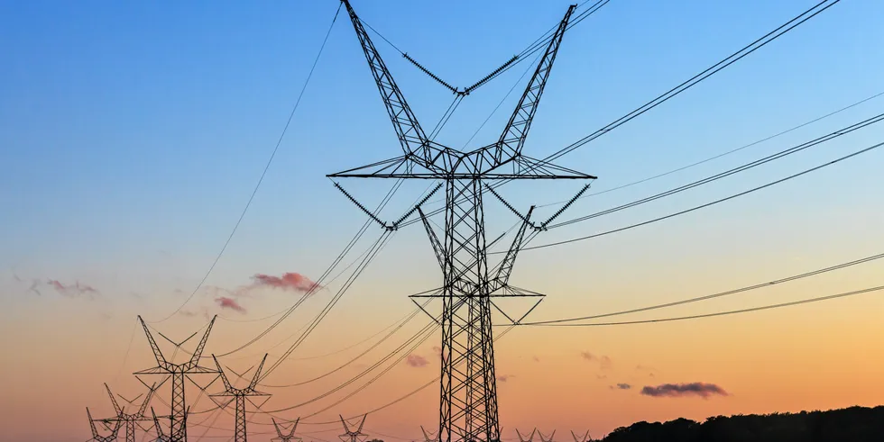 Aldri før har norske strømkunder betalt 10 ganger så mye for strømmen, som naboene i øst. Det viser Nordpools statistikk for døgnpriser, som går tilbake til 2013, og som Europower har analysert.