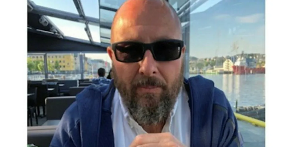 Lønnen til administrerende direktør i Midt-Telemark Energi, Jon Arne Mørch Jonassen, er for høy, ifølge flere politikere i kommunen. Selv mener han at omtalen i lokalpressen har vært en belastning.