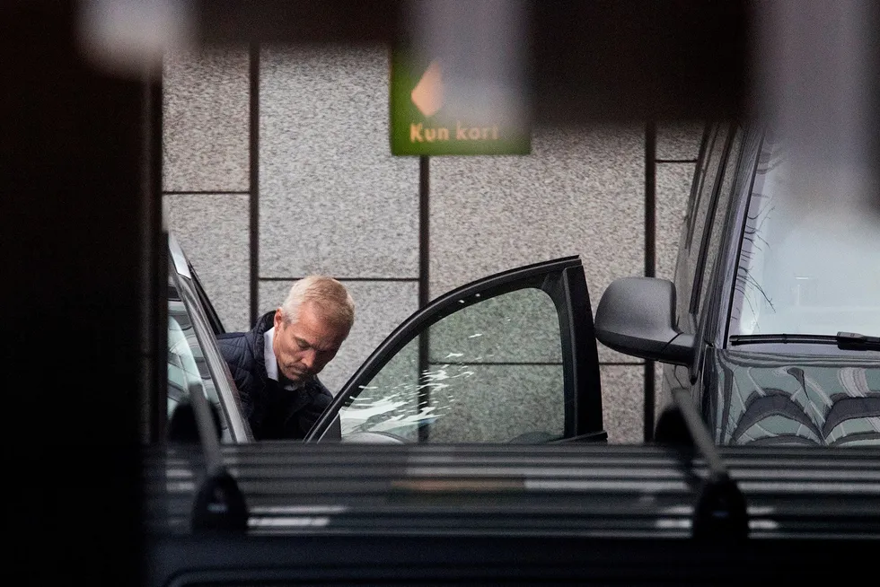 Tidligere advokat Frode Vilster Sørli var tidligere saksøkt av Oslo kommune, som nå har trukket saken mot ham. Sørli har tidligere vedtatt en bot på 50.000 kroner fra Økokrim for brudd på Eiendomsmeglingsloven.
