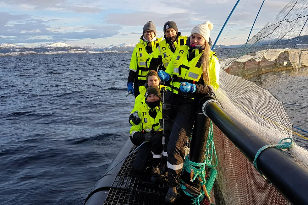 Studenter fra Biomarin innovasjon i praksis og på Atlanterhavsparken i Ålesund.