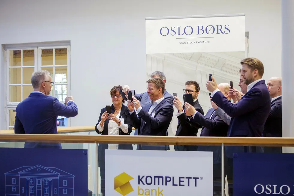 Komplett Bank ble notert på Oslo Børs 10. november 2017 og aksjen har siden den gang falt rundt fem prosent i verdi. Nå kjøper øyelege og investor Ole Morten Halvorsen seg opp i selskapet. Foto: Javad Parsa