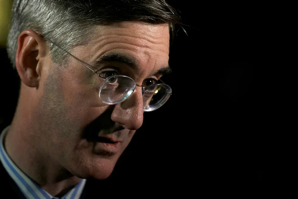 Jacob Rees-Mogg kaller resultatet i i mistillitsvoteringen mot Theresa May for et «forferdelig resultat for en statsminister».
