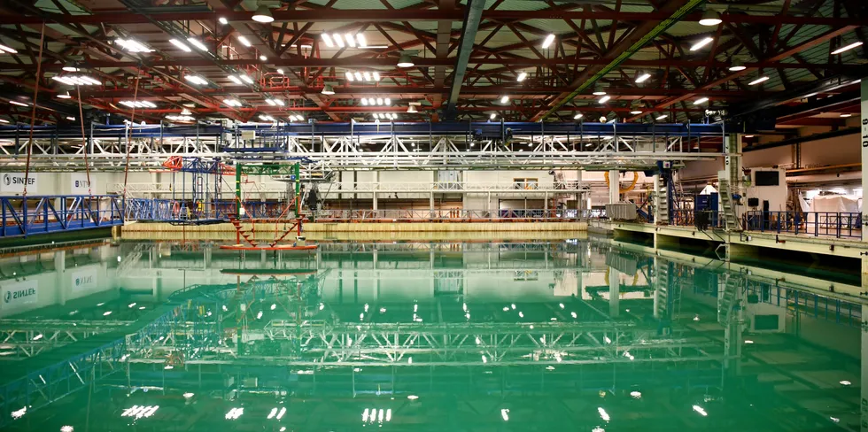 SINTEF Equinor. Bølgebasseng havbasseng basseng SINTEF.