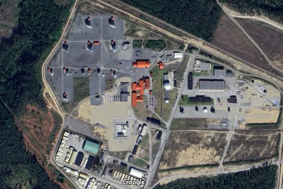 Forsvarets satelittstasjon på Eggemoen består av flere store antenner som kan forstyrres av komponenter fra nærliggende solkraftverk.
