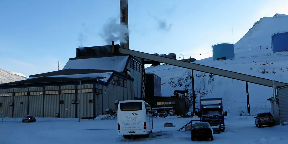 Gammelt: Kullkraftverket på Svalbard er fra 1983 og må ifølge Longyearbyen Lokalstyre senest stenge i 2038.