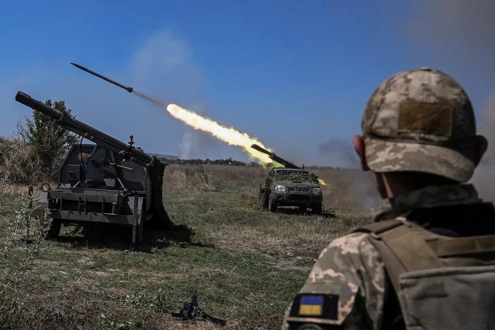 På kort sikt er fortsatt vestlig støtte til Ukraina den aller viktigste utenrikspolitiske saken. På lengre sikt vil klimakrisen, tapet av naturmangfold og energitransisjonen likevel være den aller største globale utfordringen, skriver innleggsforfatteren.