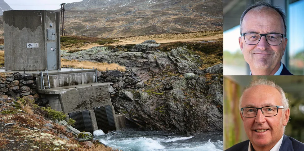 Her er deler av kraftverket Røldal og Suldal i Blåbergdalen. Til høyre Lyses konsernsjef Eimund Nygaard (øverst) og Hydro Energis konsernsjef Arvid Moss (nederst).