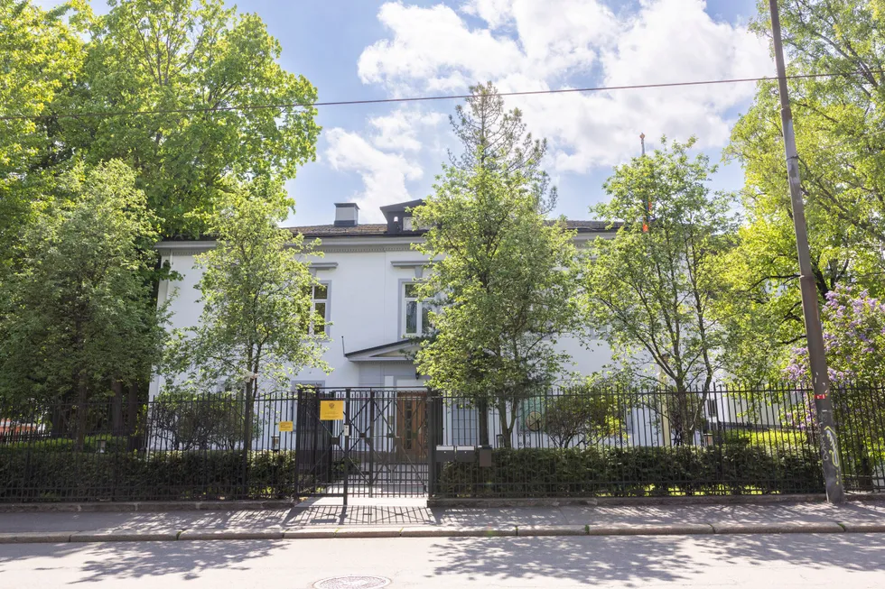 Den russiske ambassaden i Oslo har jevnlig fått levert kontanter.