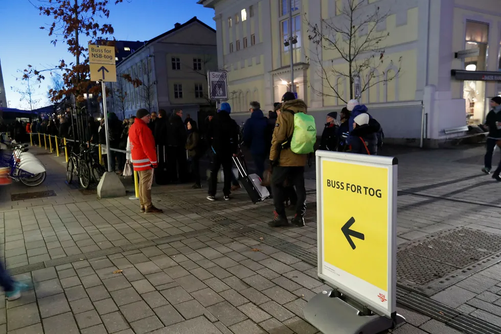 Det kan bli mange år til med buss for tog om sommeren for reisende på Østlandet.