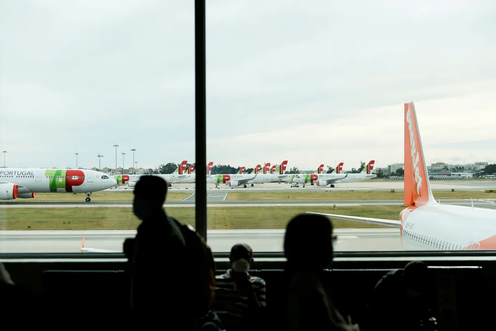 Portugal reagerer med forundring på at Danmark fortsatt fraråder reiser til landet samtidig som det er fritt frem å reise til land som Spania og Storbritannia. Her fra flyplassen i Lisboa tidligere i uken.